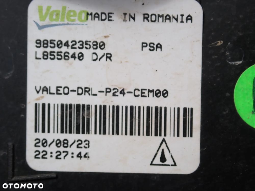 ŚWIATŁA DO JAZDY DZIENNEJ LEWE / PRAWE  PEUGEOT 2008 II LIFT 9850423580 / 980436380 - 8