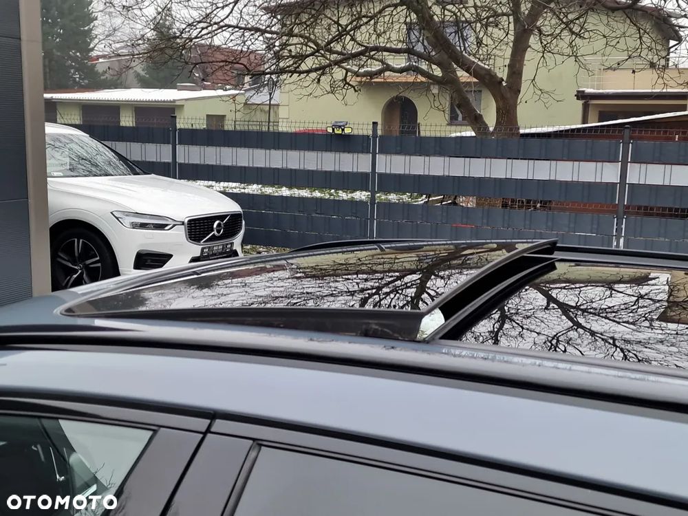 Volvo V90 T8 AWD Plug-In Hybrid R-Design - 11
