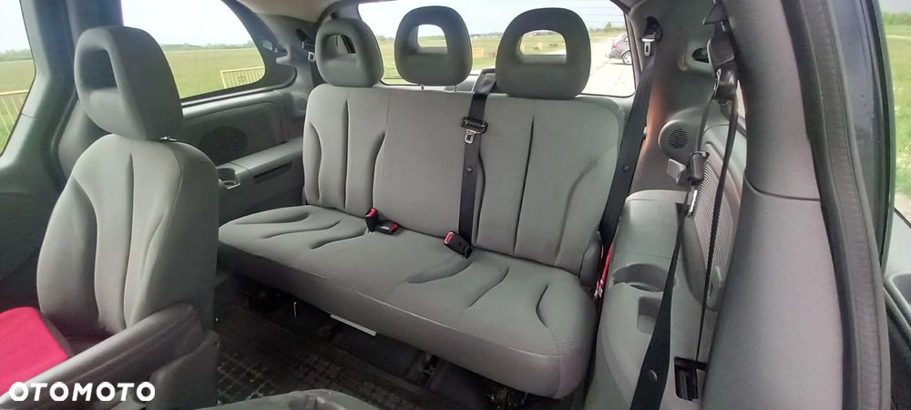 Chrysler Voyager 2.4 SE - 10