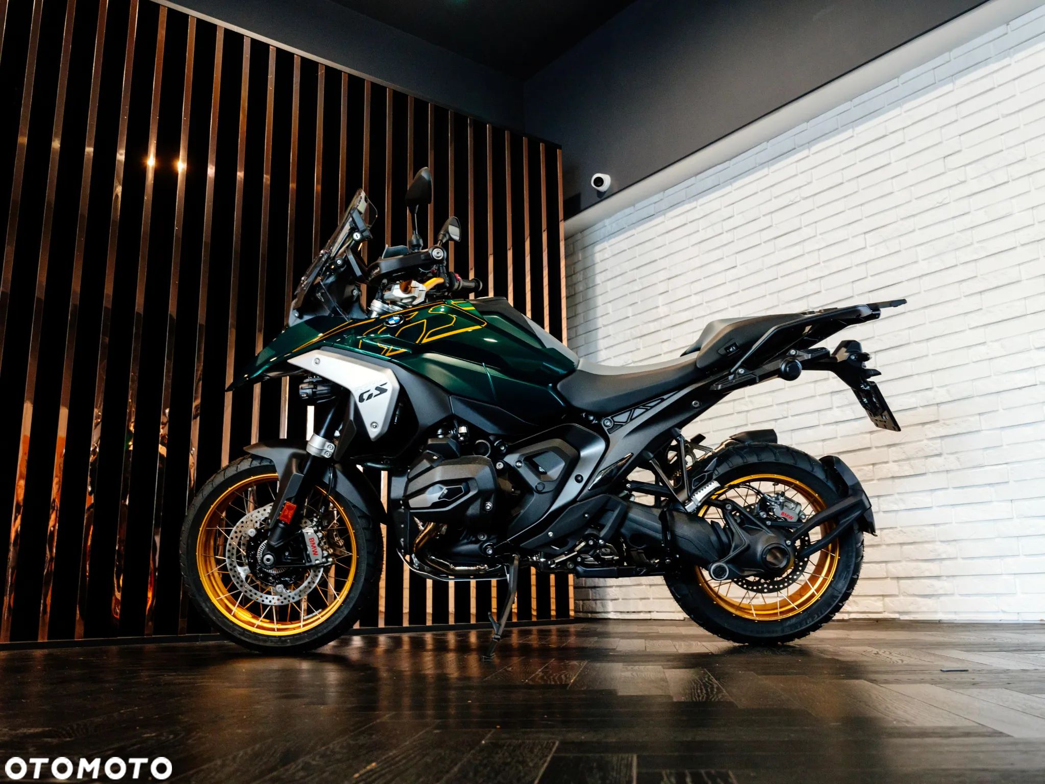 BMW R - 1