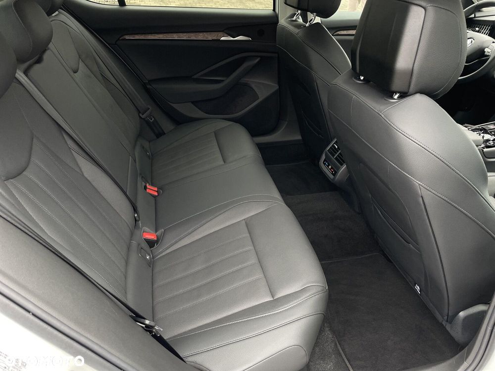 Skoda Superb 2.0 TSI 4x4 L&K DSG - 9