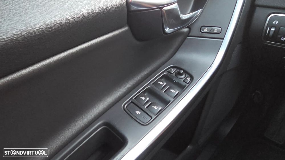 Volvo V60 D6 Plug-In-Hybrid AWD Geartronic Summum - 29