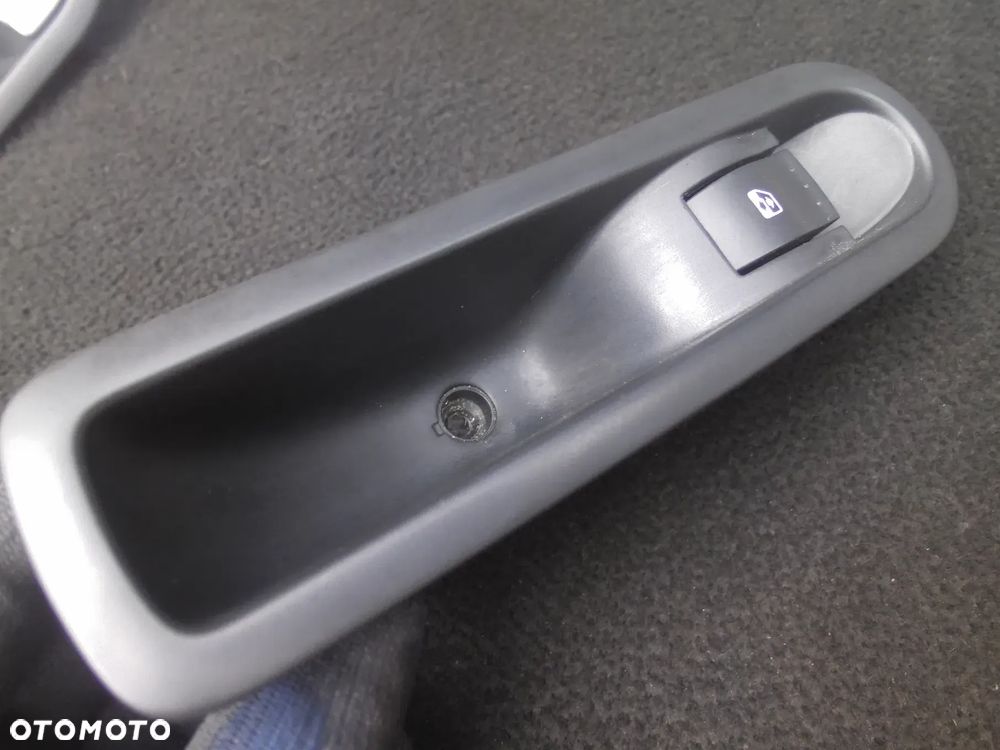 RENAULT SCENIC II PANEL STEROWANIA PRZEŁĄCZNIK SZYB TYLNY TYŁ 21980 156013870 POSIADAM 2SZT - 10