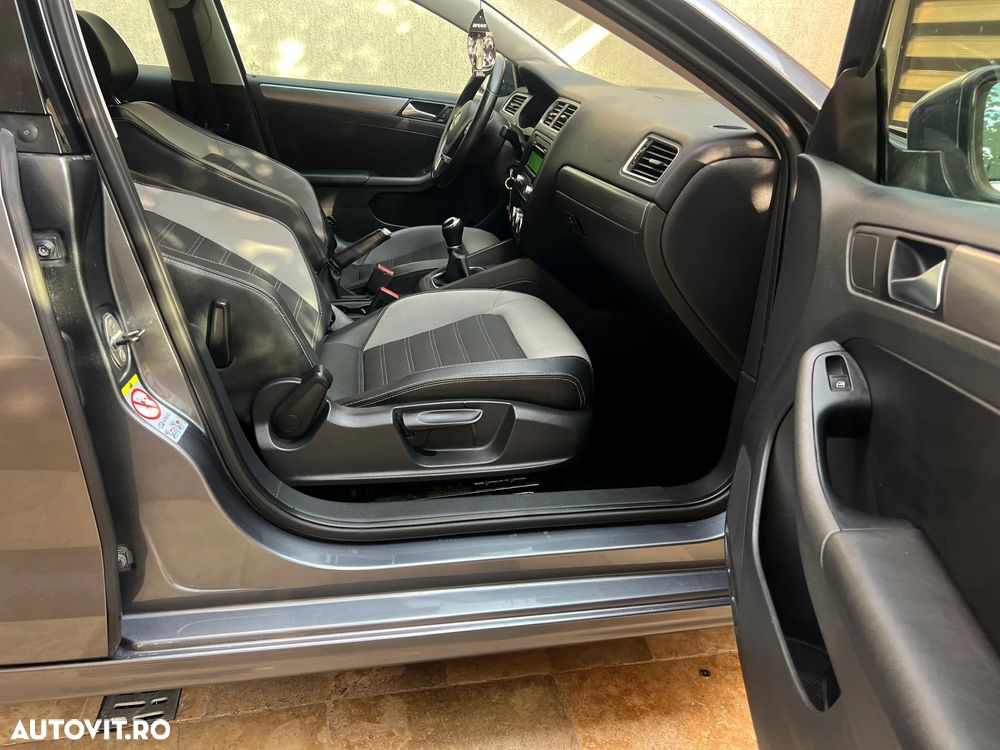 Volkswagen Jetta 1.6 TDI CR DPF Highline - 27