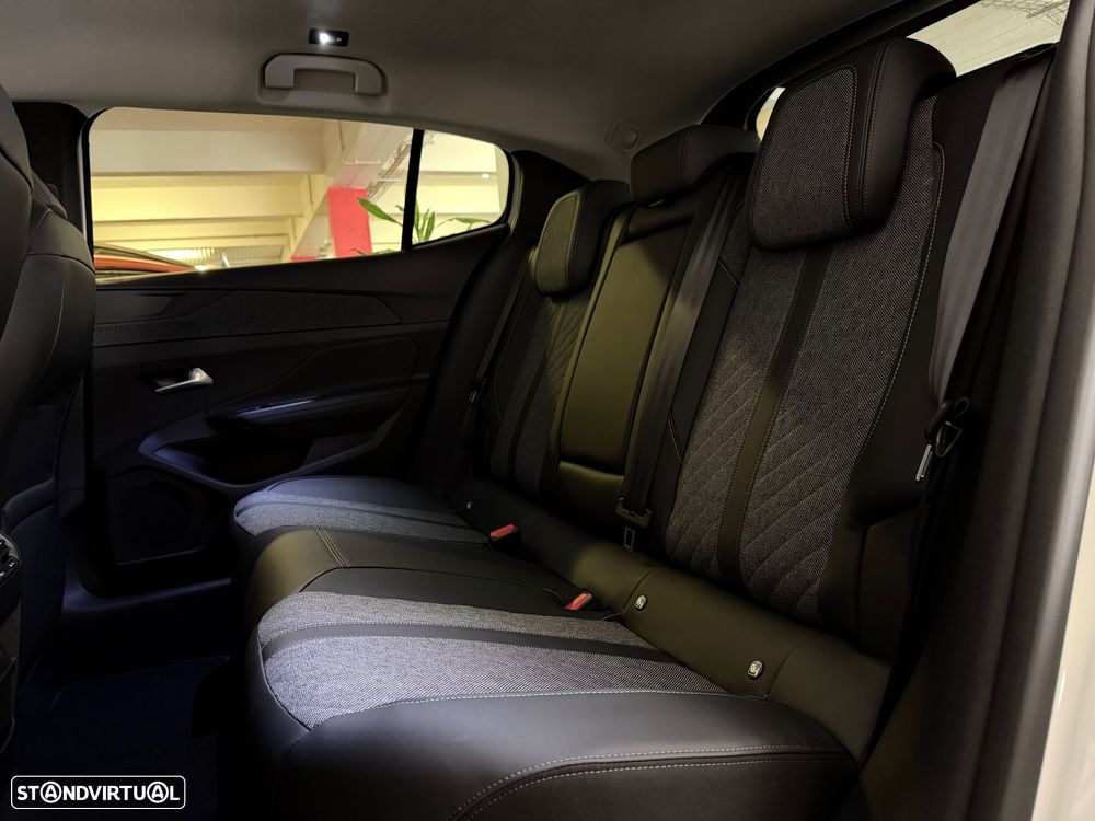 Peugeot 408 - 28