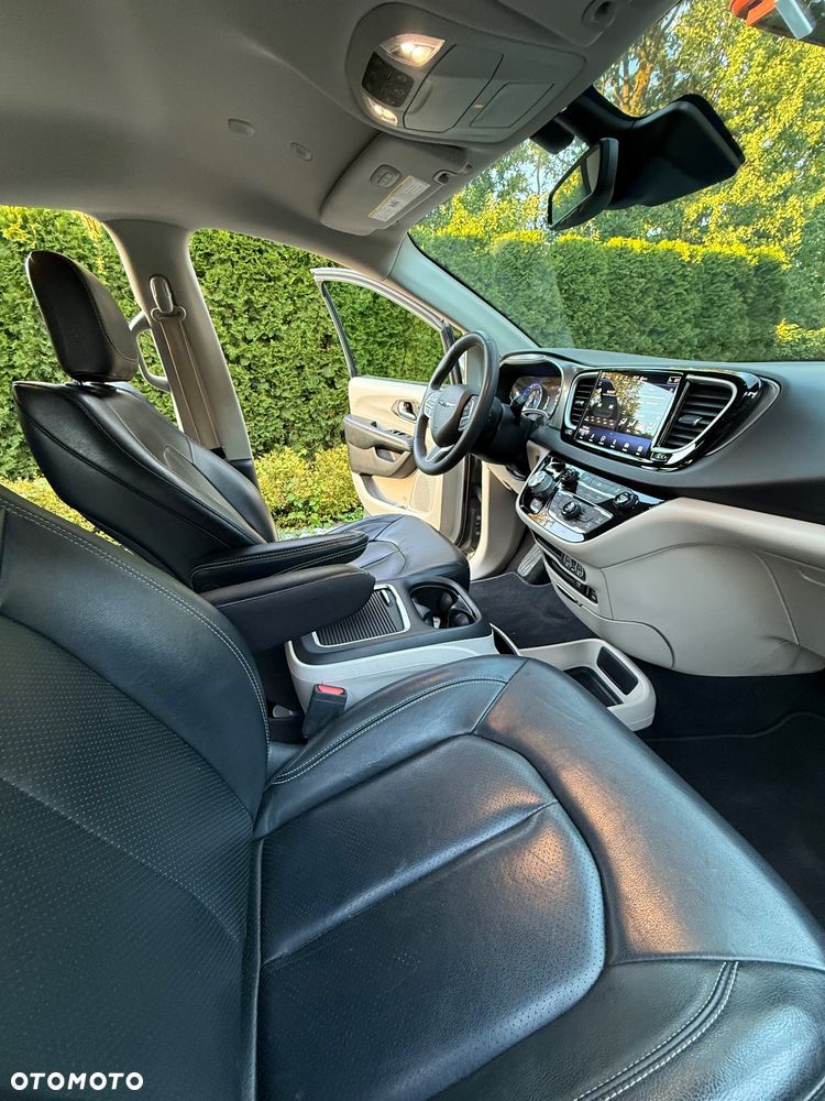 Chrysler Pacifica - 11