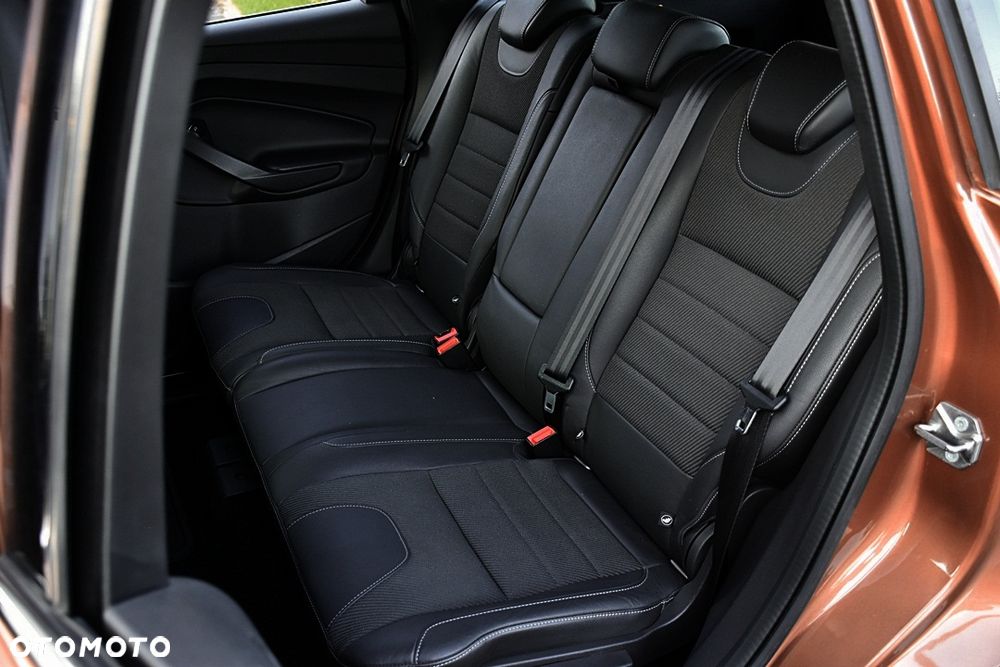 Ford Kuga 2.0 TDCi 2x4 Titanium - 36