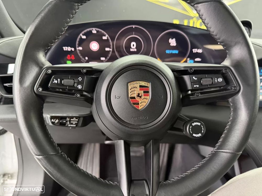 Porsche Taycan 4S - 34