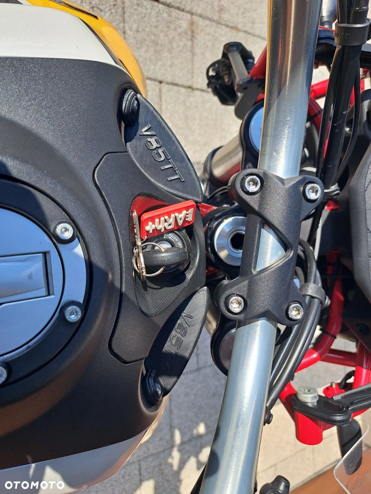Moto Guzzi V85 - 12