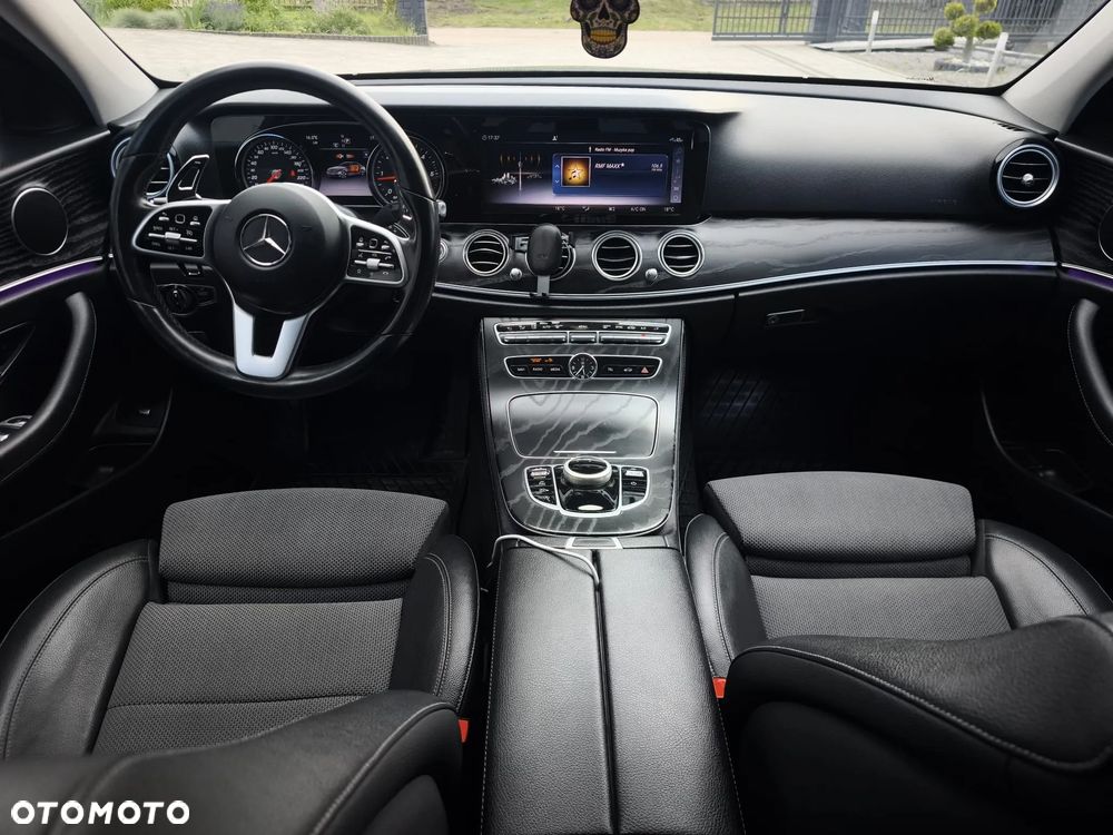 Mercedes-Benz Klasa E 220 d 9G-TRONIC AMG Line - 3