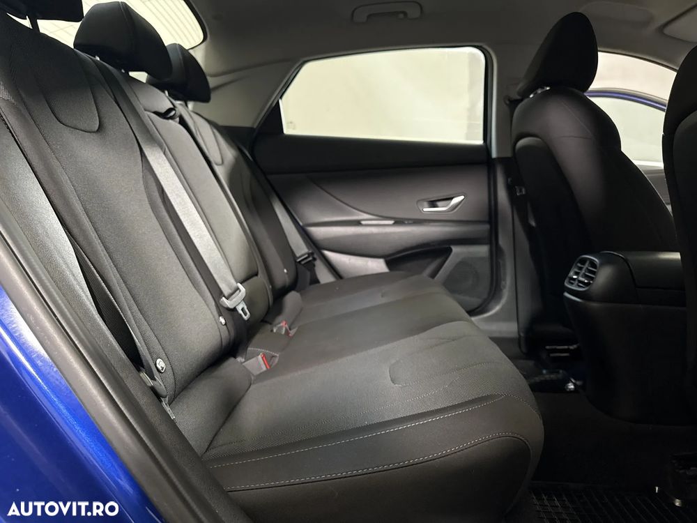 Hyundai Elantra - 13
