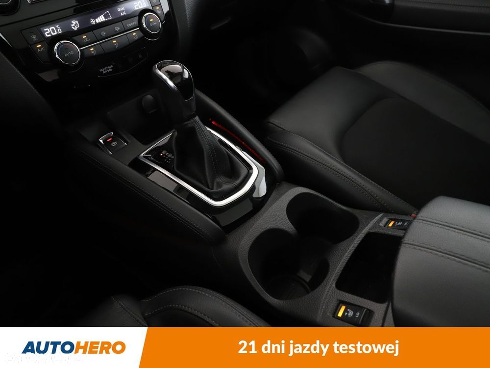 Nissan Qashqai - 25