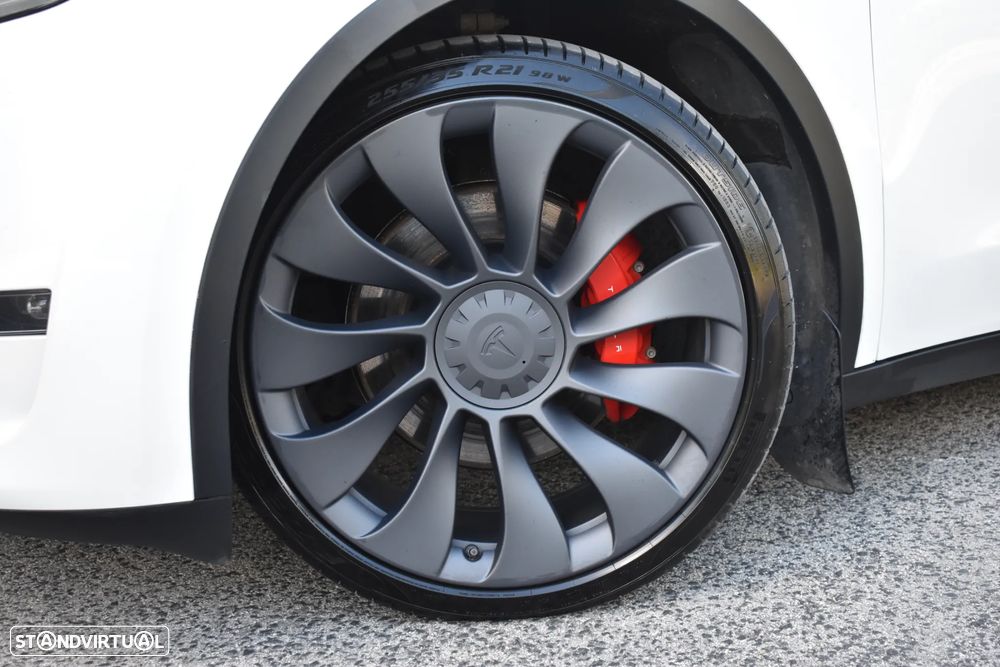 Tesla Model Y Performance Dual Motor AWD - 18