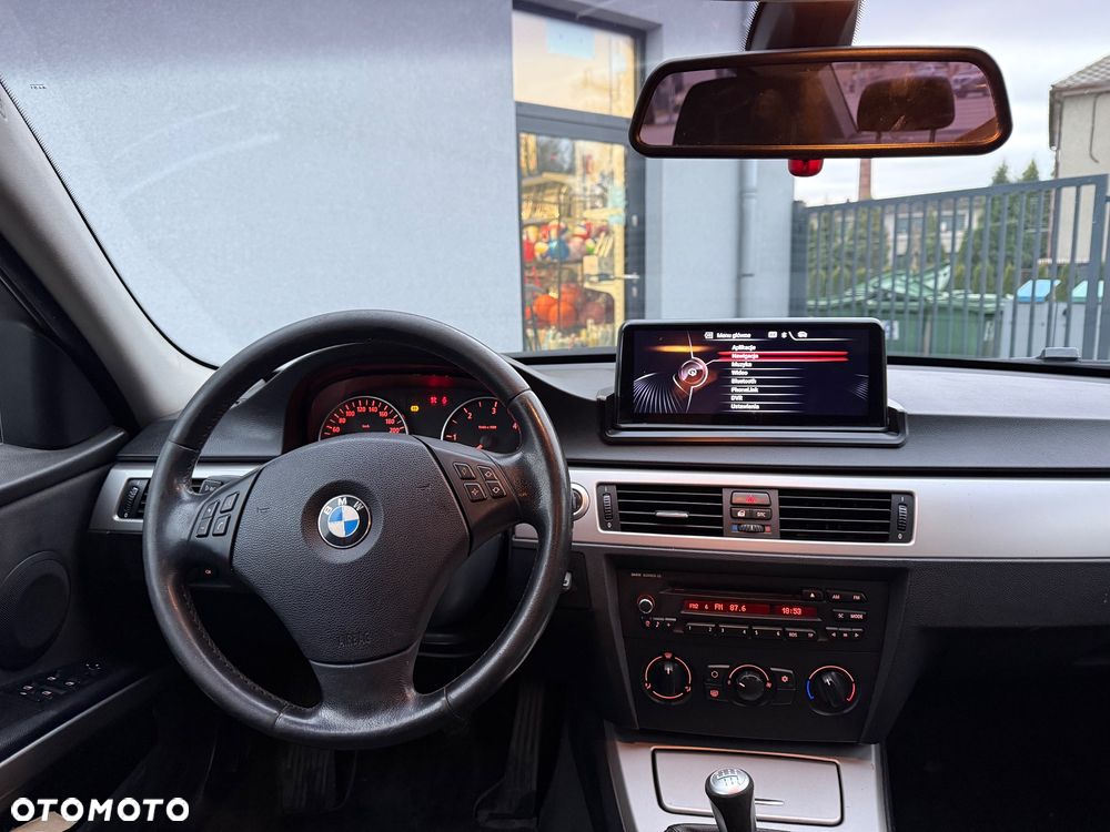 BMW Seria 3 318d - 5