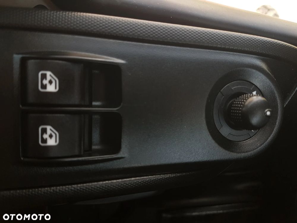 Iveco 70C18 WYWROTKA 3 STRONNA KIPER 4,0x2,2 BLIŹNIAKI 7 TON KLIMA HAK MANUAL 6-BIEGÓW - 9