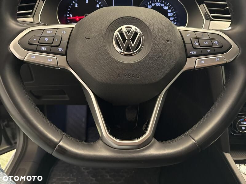 Volkswagen Passat - 13