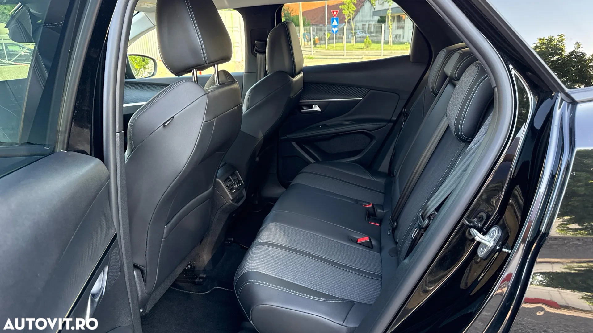 Peugeot 3008 1.2 PureTech 130 EAT8 Allure Pack - 27