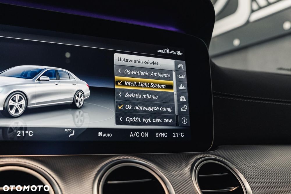 Mercedes-Benz Klasa E 220 d 4-Matic 9G-TRONIC - 23