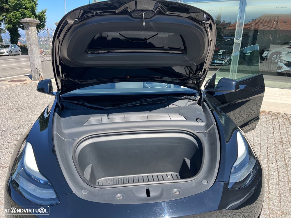 Tesla Model Y Standard — fotografia 10