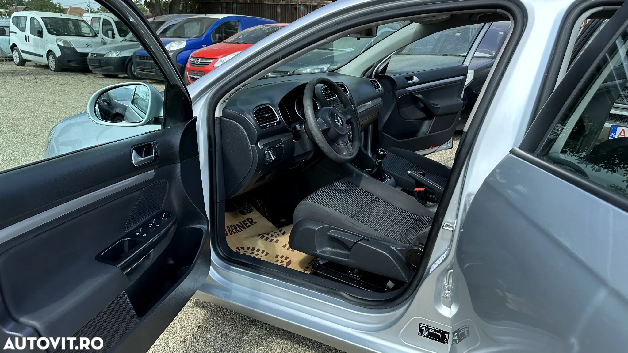 Volkswagen Golf 1.6 TDI BMT Comfortline - 24