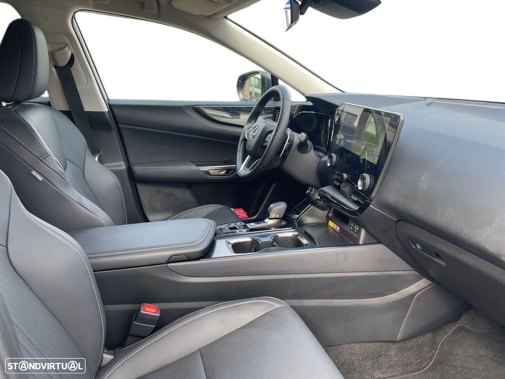 Lexus NX 450h+ Executive - 13