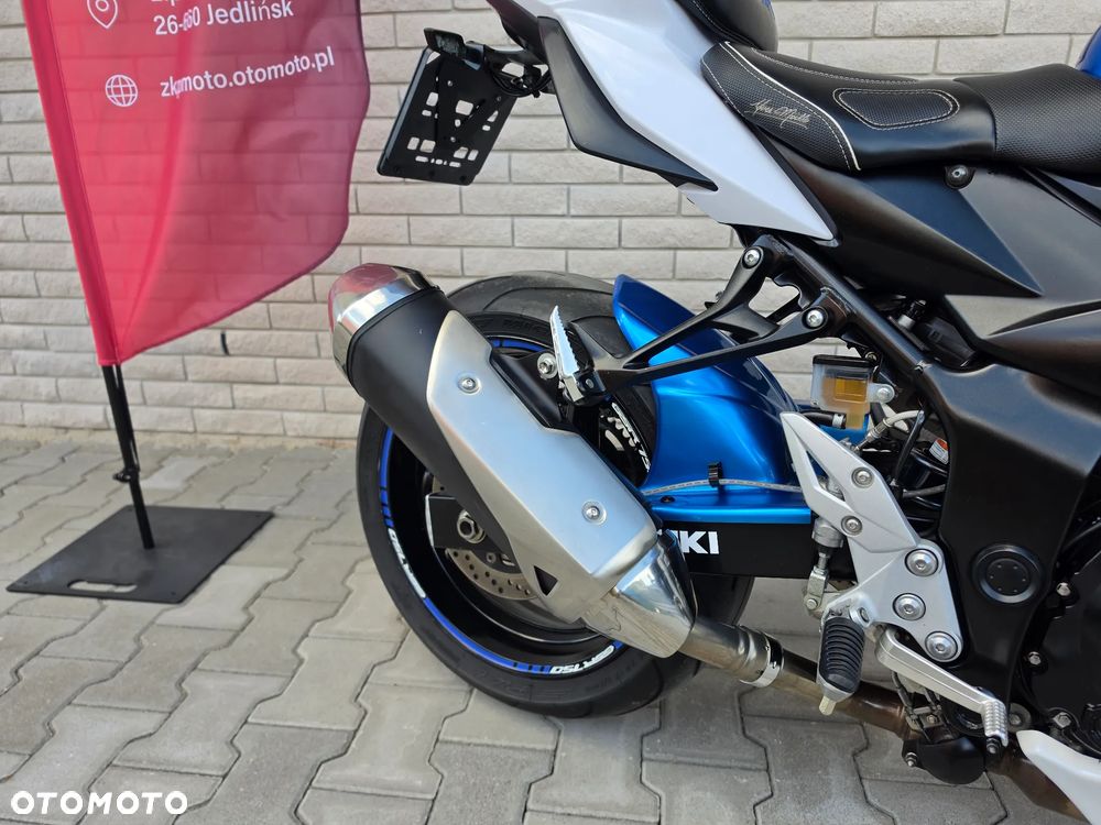 Suzuki GSR - 15