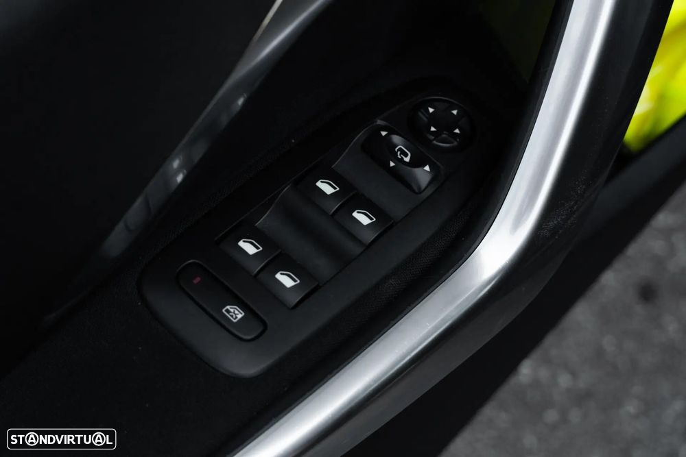 Peugeot 2008 1.2 PureTech Allure - 37