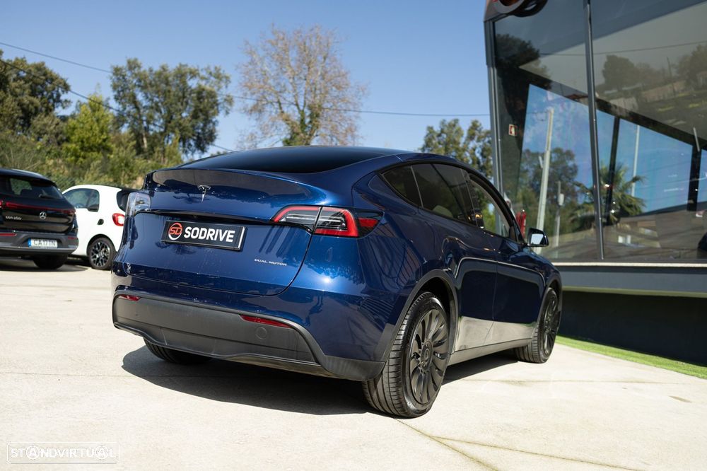 Tesla Model Y Long-Range RWD - 17