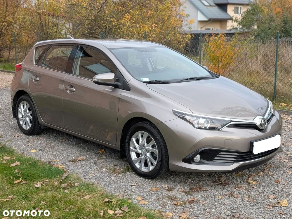 Toyota Auris 1.6 Premium - 19