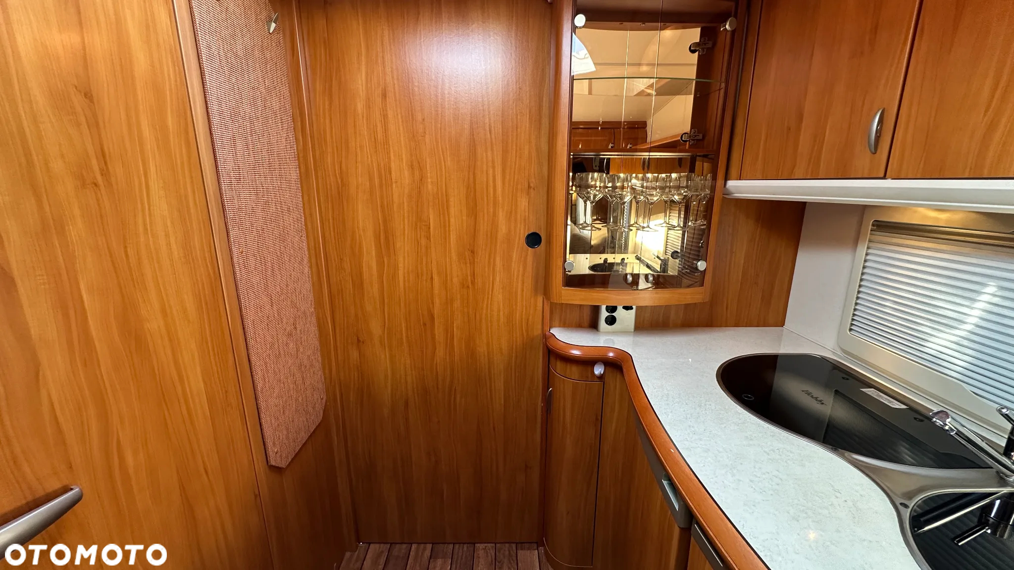 Hobby 560 UL EXCELLENT z przedsionkiem Isabella i napędem. - 25