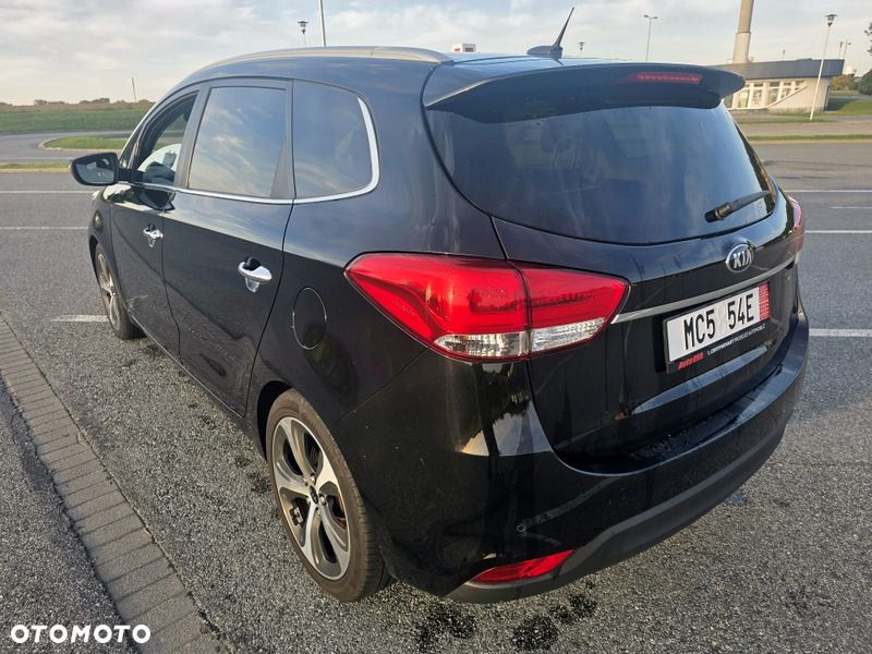 Kia Carens - 10