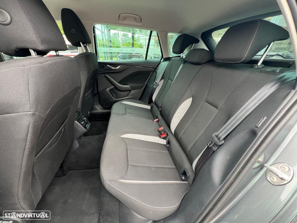 Skoda Kamiq 1.0 TSI DSG - 8