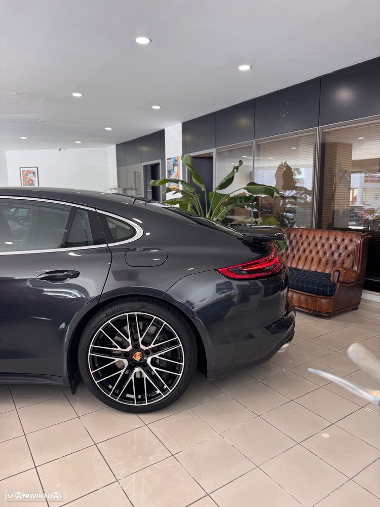 Porsche Panamera - 16