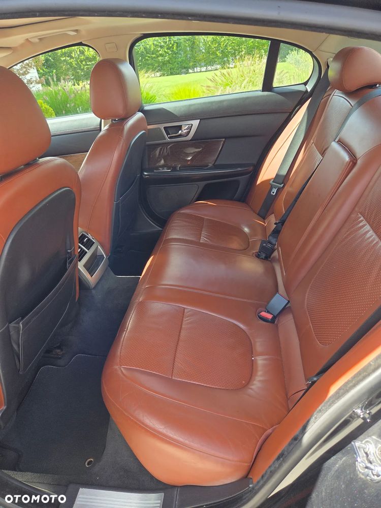 Jaguar XF 4.2 Super V8 - 12