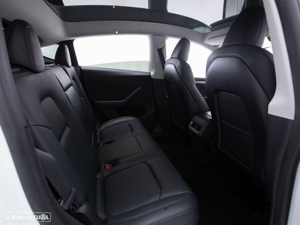 Tesla Model Y Long Range Dual Motor AWD - 13