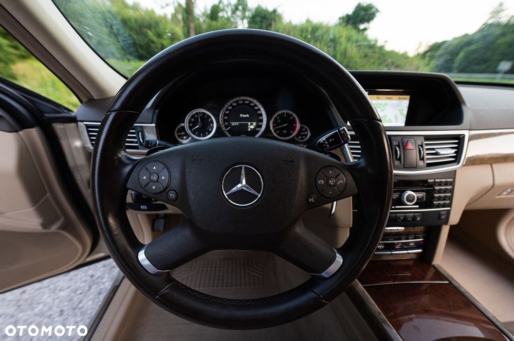 Mercedes-Benz Klasa E 350 CDI BlueEff - 27