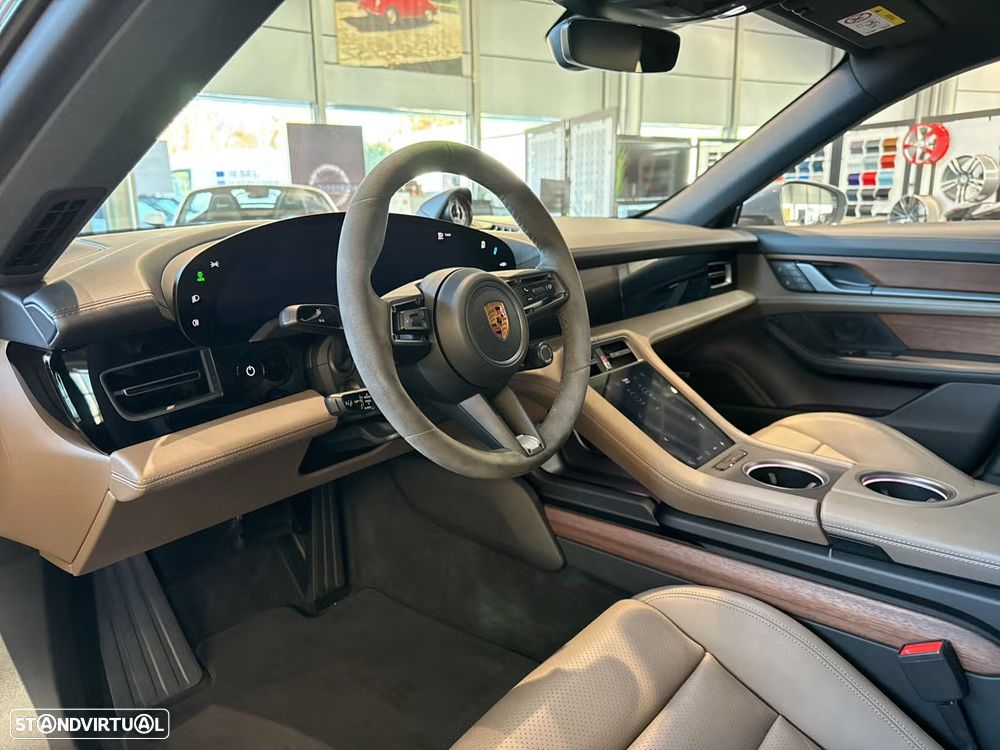 Porsche Taycan Cross Turismo 4S - 16