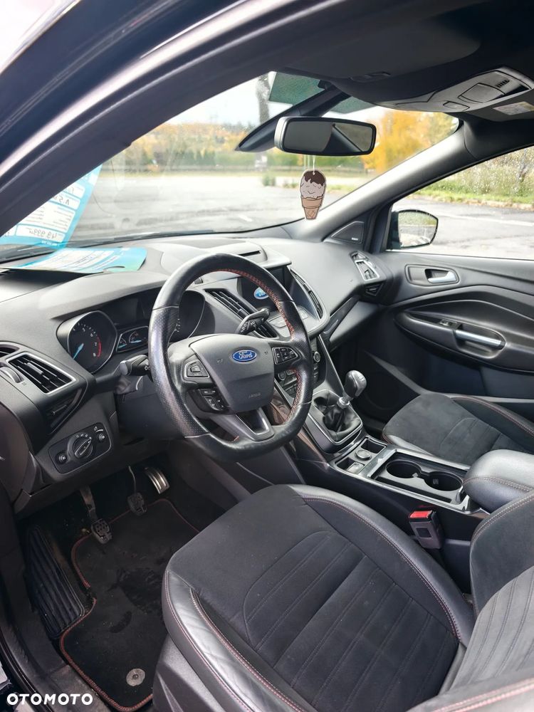 Ford Kuga 1.5 EcoBoost 2x4 ST-Line - 24