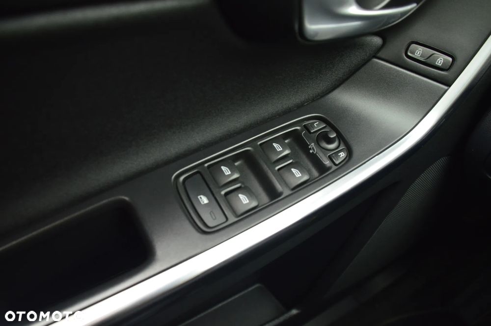 Volvo XC 60 D4 AWD Geartronic Momentum - 29