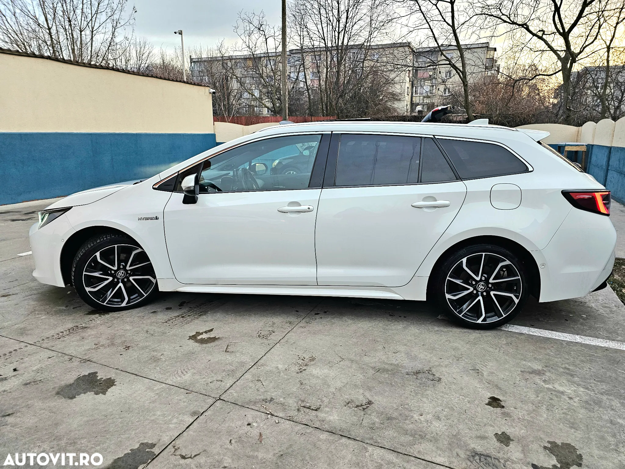Toyota Corolla 2.0 HSD Exclusive Plus GR Sport Bi-Tone - 3