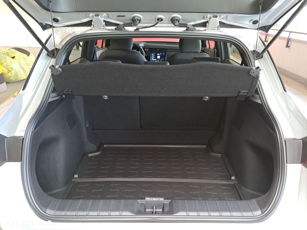 Lexus LBX 1.5 Hybrid - 13