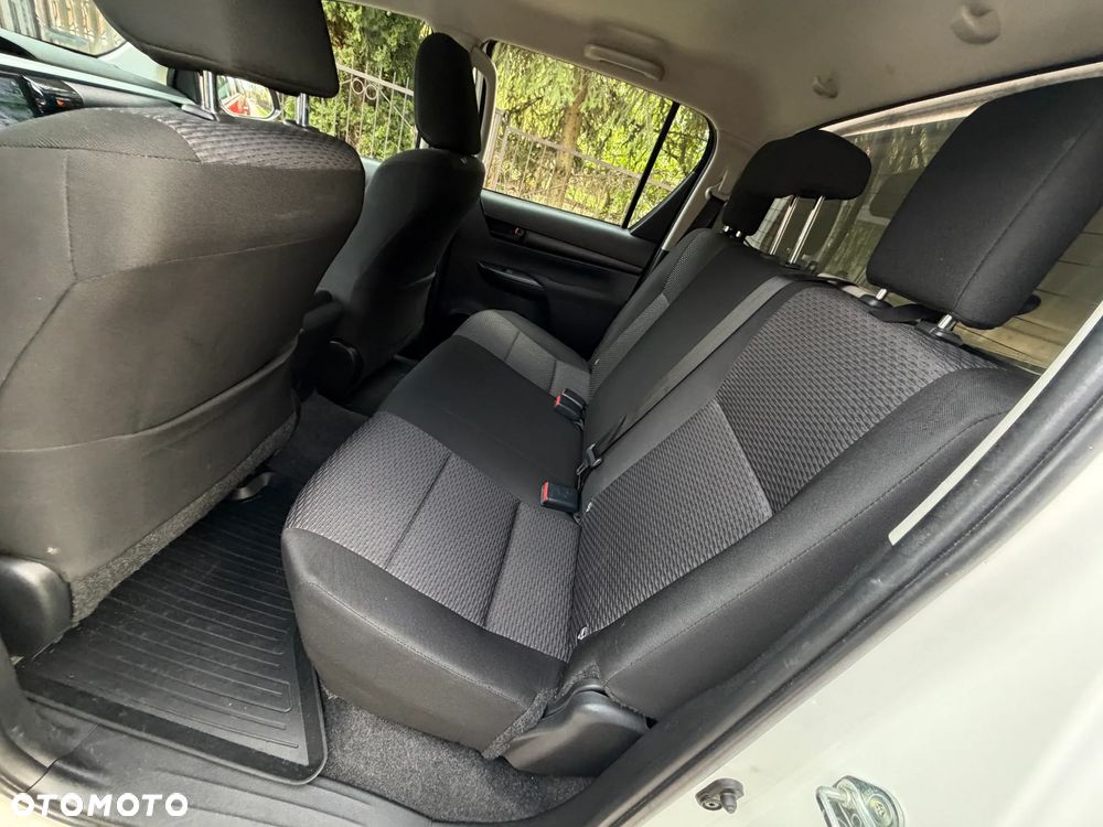 Toyota Hilux 2.4 D-4D Double Cab DLX 4x4 - 32