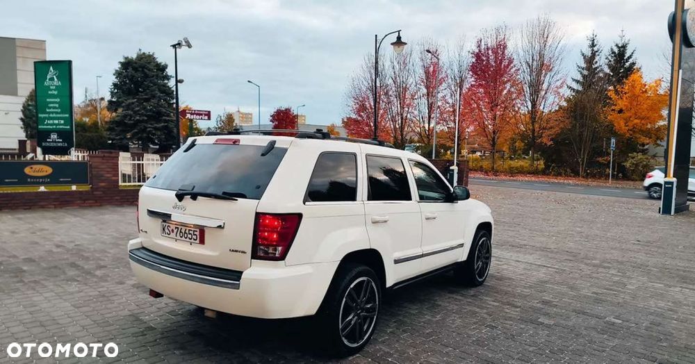 Jeep Grand Cherokee - 22