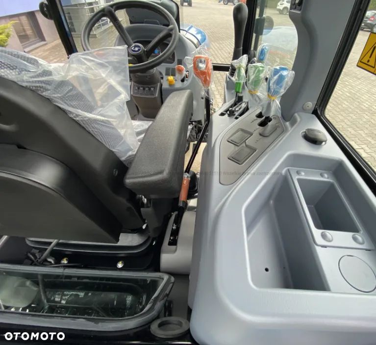 LS Traktor MT3.50 Boomer New Holland Biegi pełzające , klimatyzacja , joystick , 4 pary hydrauliczne - 9