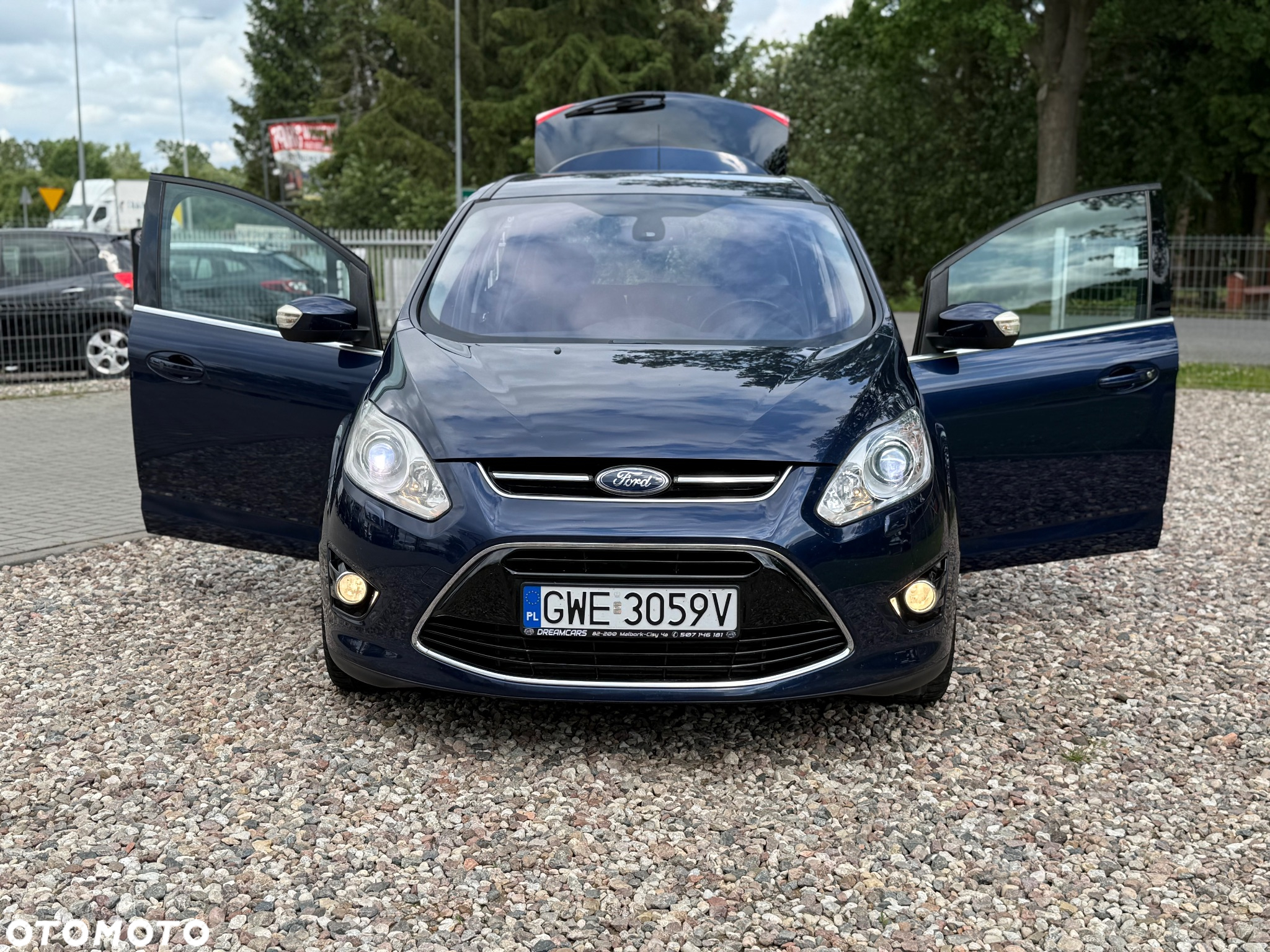 Ford Grand C-MAX - 35
