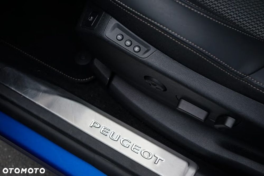 Peugeot 3008 1.6 PureTech HYbrid4 GT Line S&S EAT8 - 12
