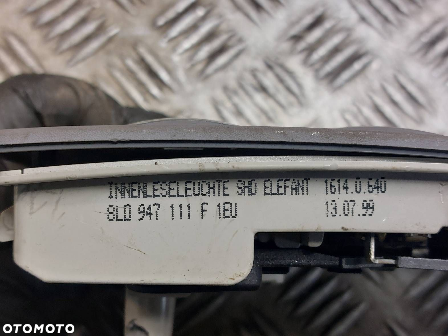 LAMPKA PODSUFITKI PRZEŁĄCZNIK SZYBERDACHU AUDI A3 8L 8L0947111F - 3