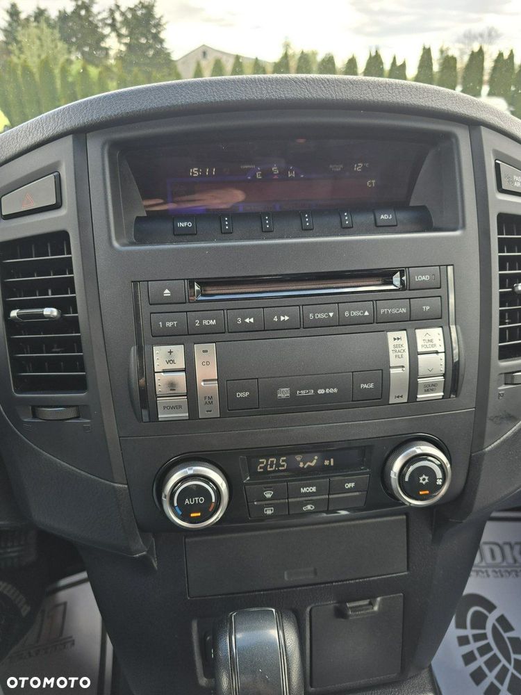 Mitsubishi Pajero - 26