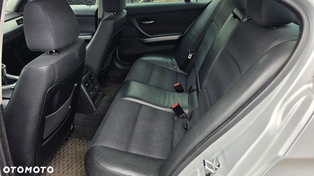 BMW Seria 3 325i - 17