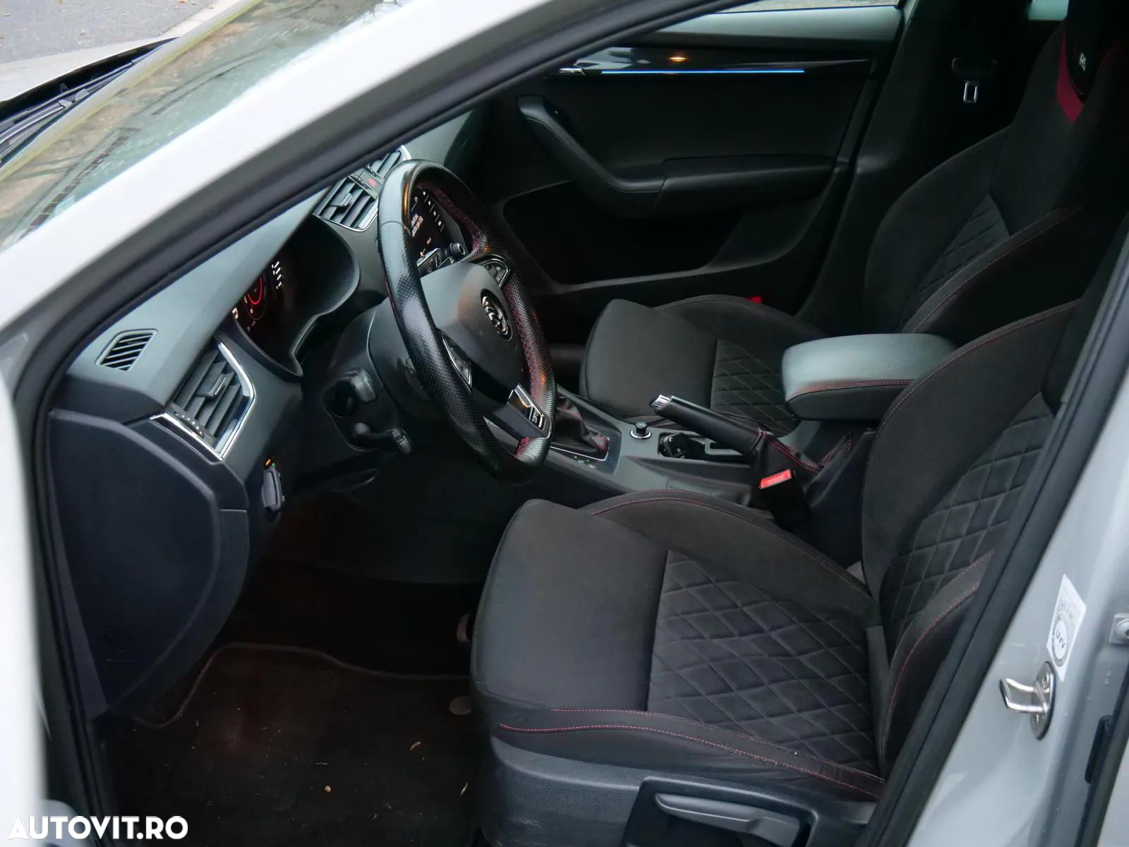 Skoda Octavia Combi 2.0 TDI 4x4 DSG RS - 10